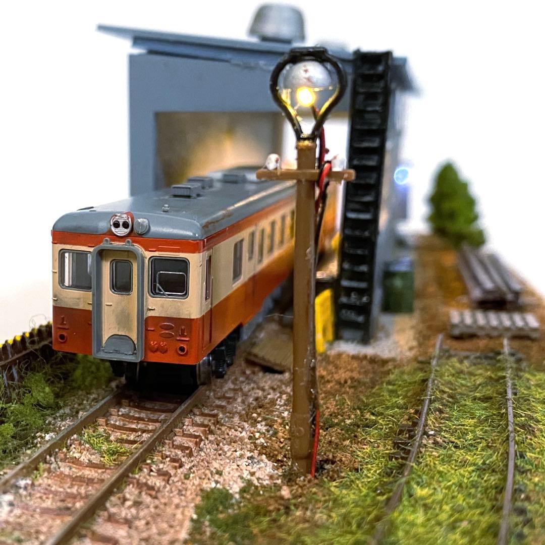 Nゲージ　鉄道ジオラマ　模型　レトロな鉄道車庫　LED照明付き