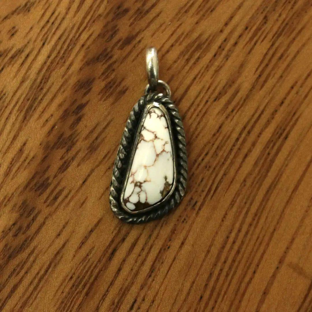 ワイルドホースペンダント ハンドメイドネックレス インディアンジュエリー風