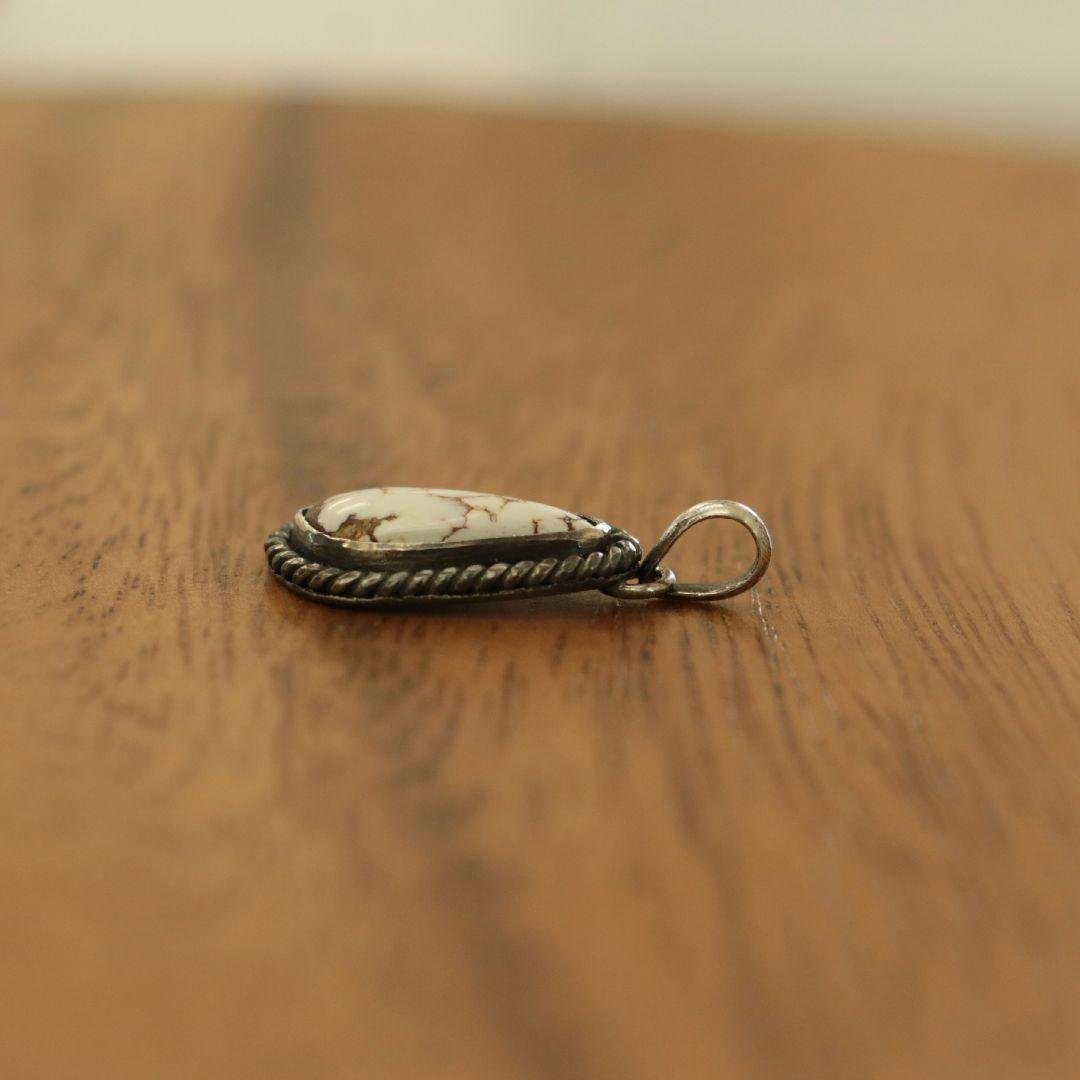 ワイルドホースペンダント ハンドメイドネックレス インディアンジュエリー風