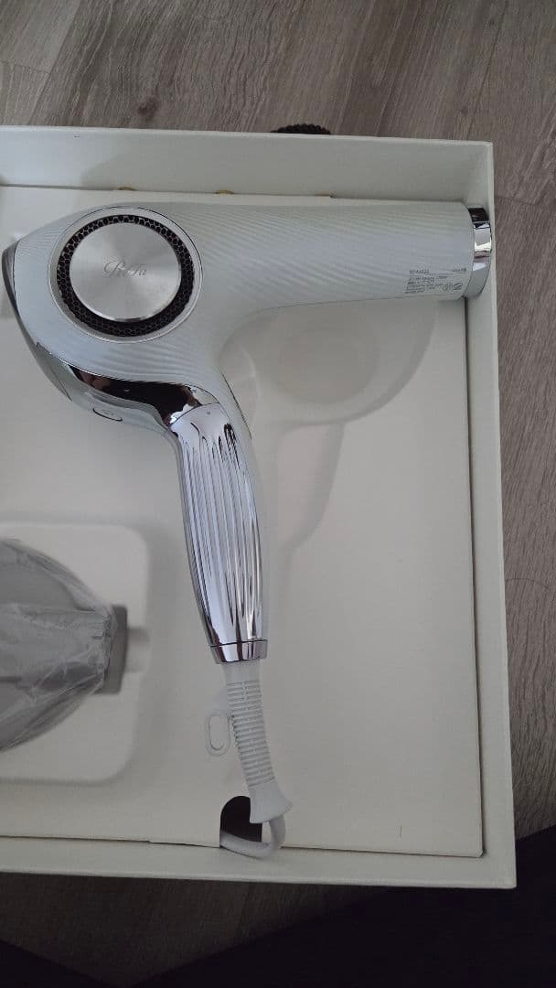 (極美品)リファドライヤー2024年製品