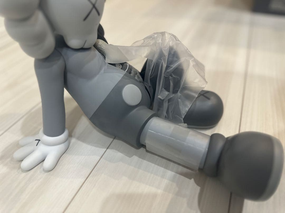 original fake kaws companion カウズ フィギュア