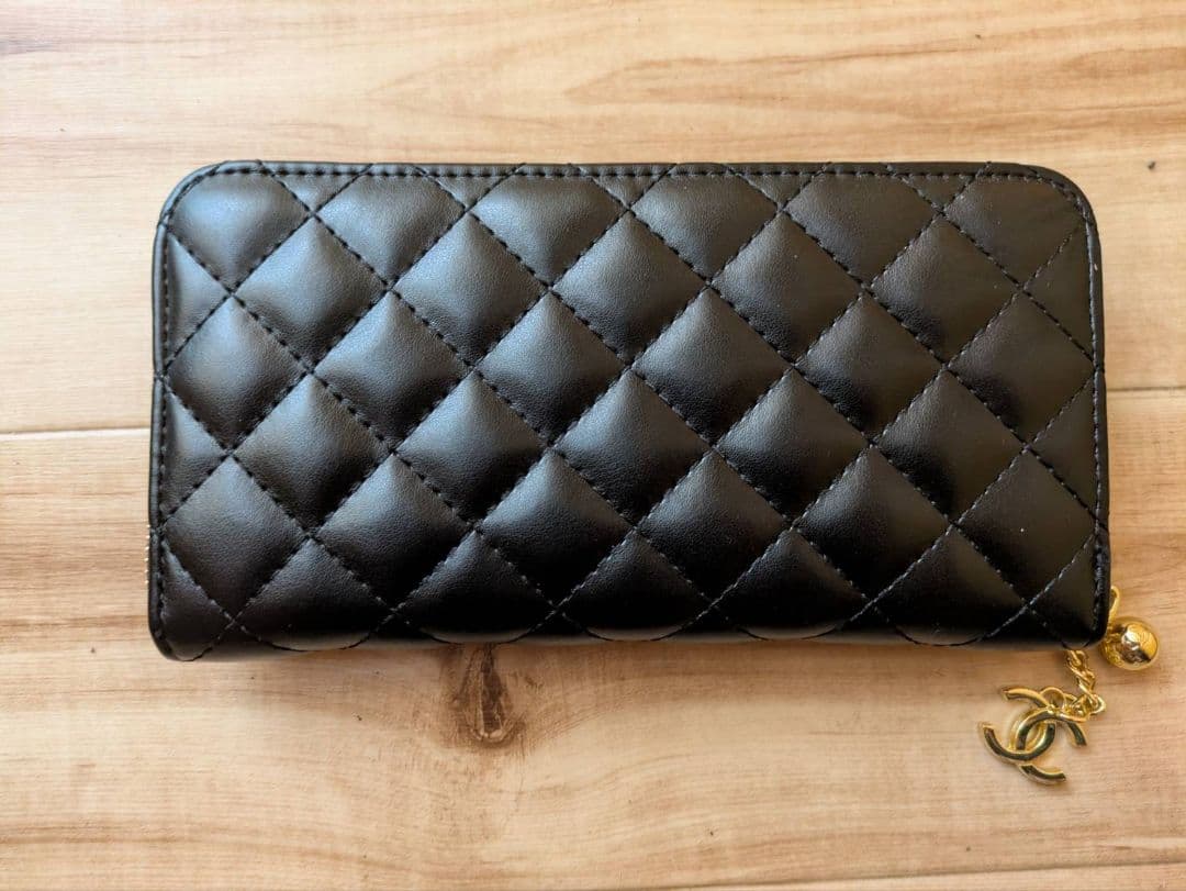 CHANELノベルティ ブラックレザー財布 キルティング