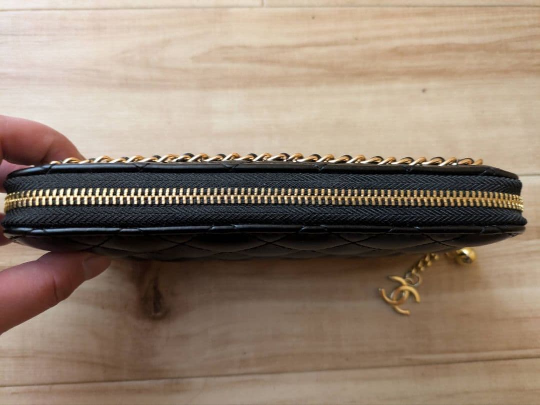 CHANELノベルティ ブラックレザー財布 キルティング