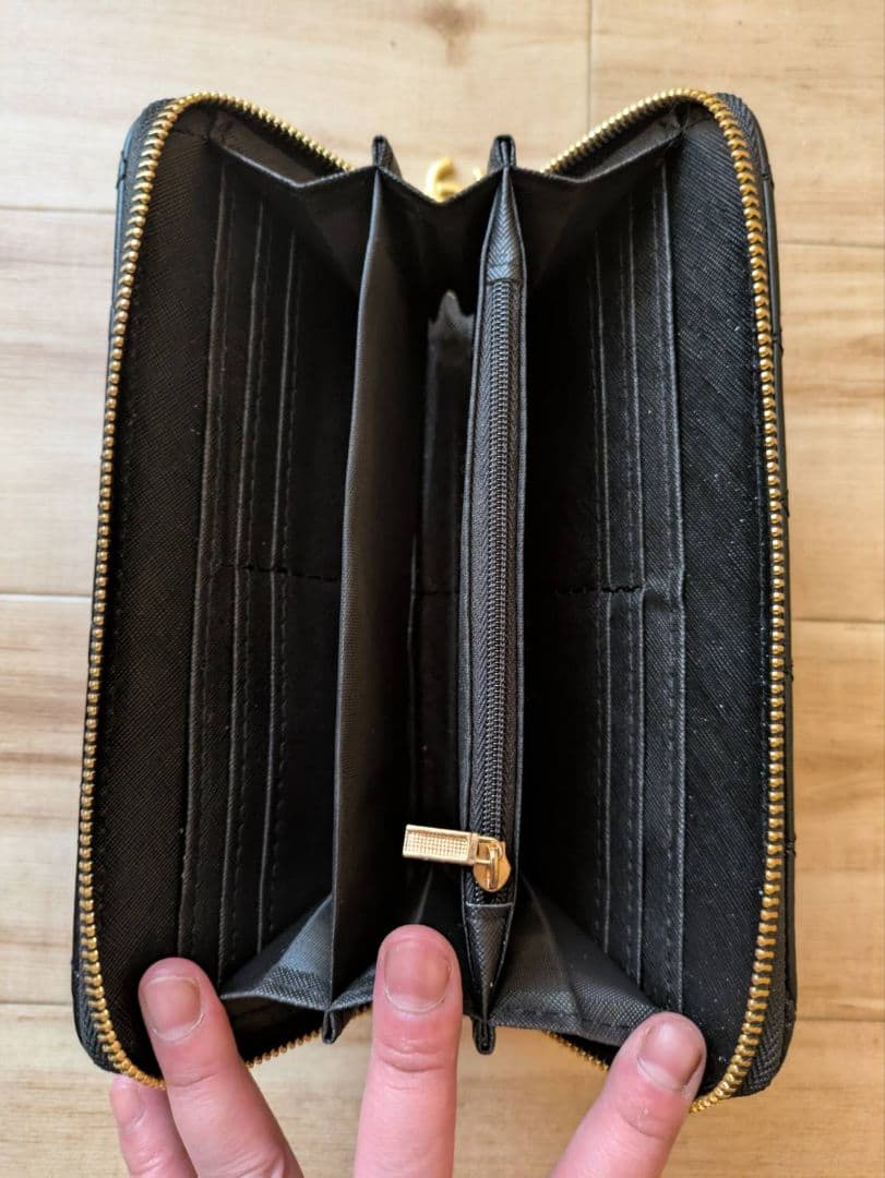 CHANELノベルティ ブラックレザー財布 キルティング