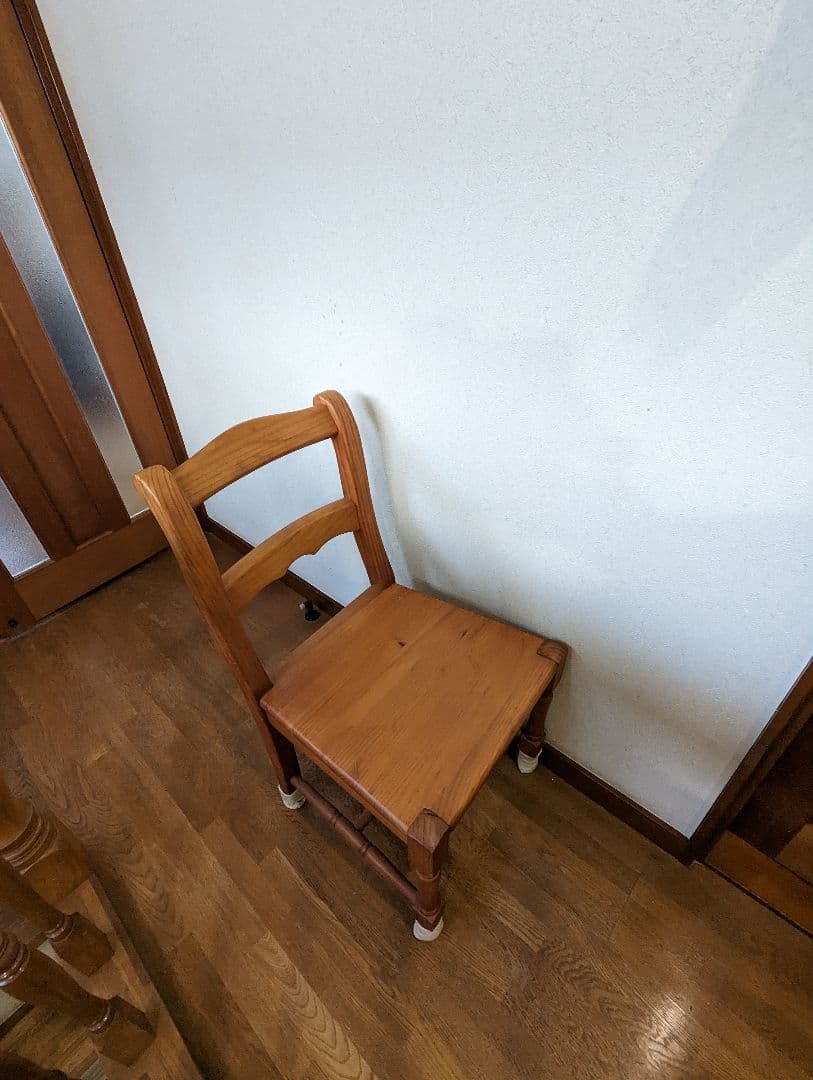 フランスベッド　カントリーダイニングチェア　無垢材の椅子