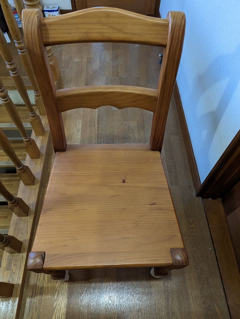 フランスベッド　カントリーダイニングチェア　無垢材の椅子