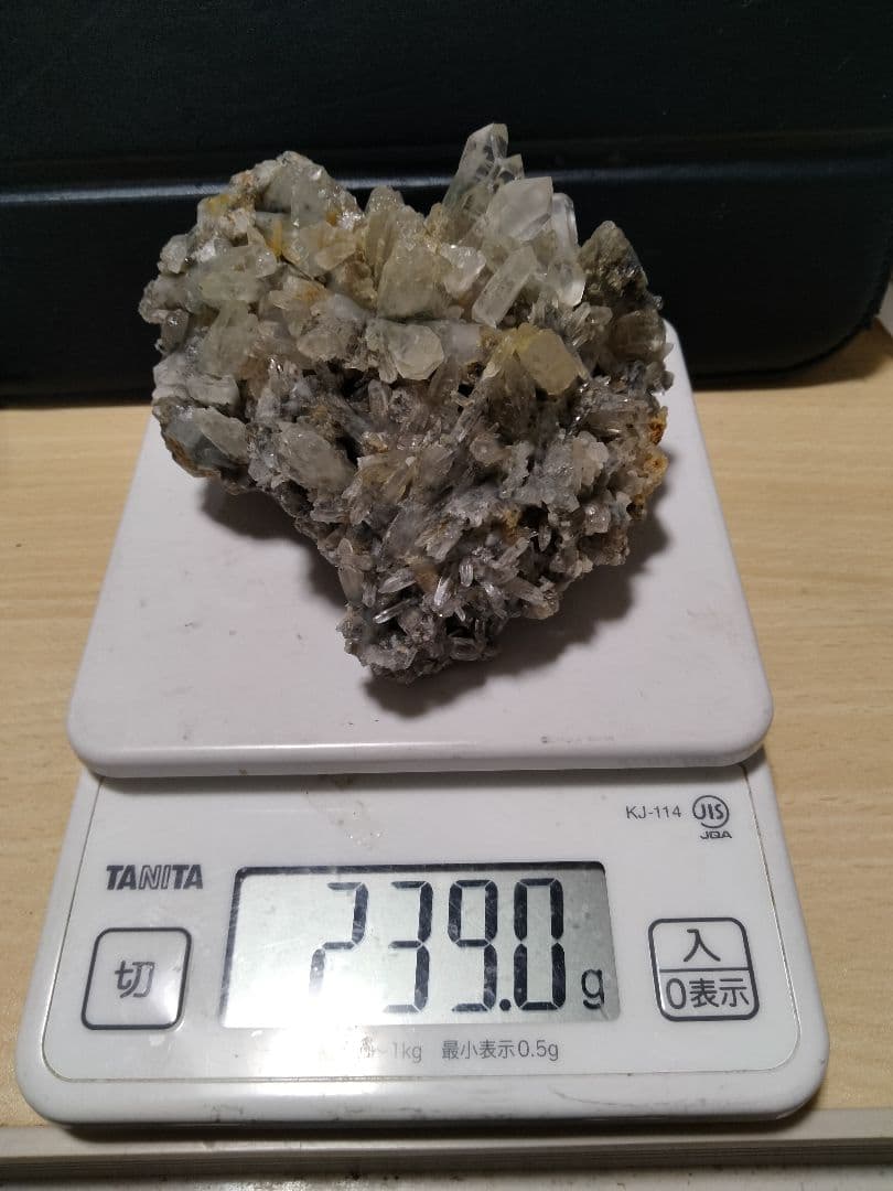 埼玉県秩父市中津川 秩父鉱山 橋掛沢　水晶クラスター 番号3