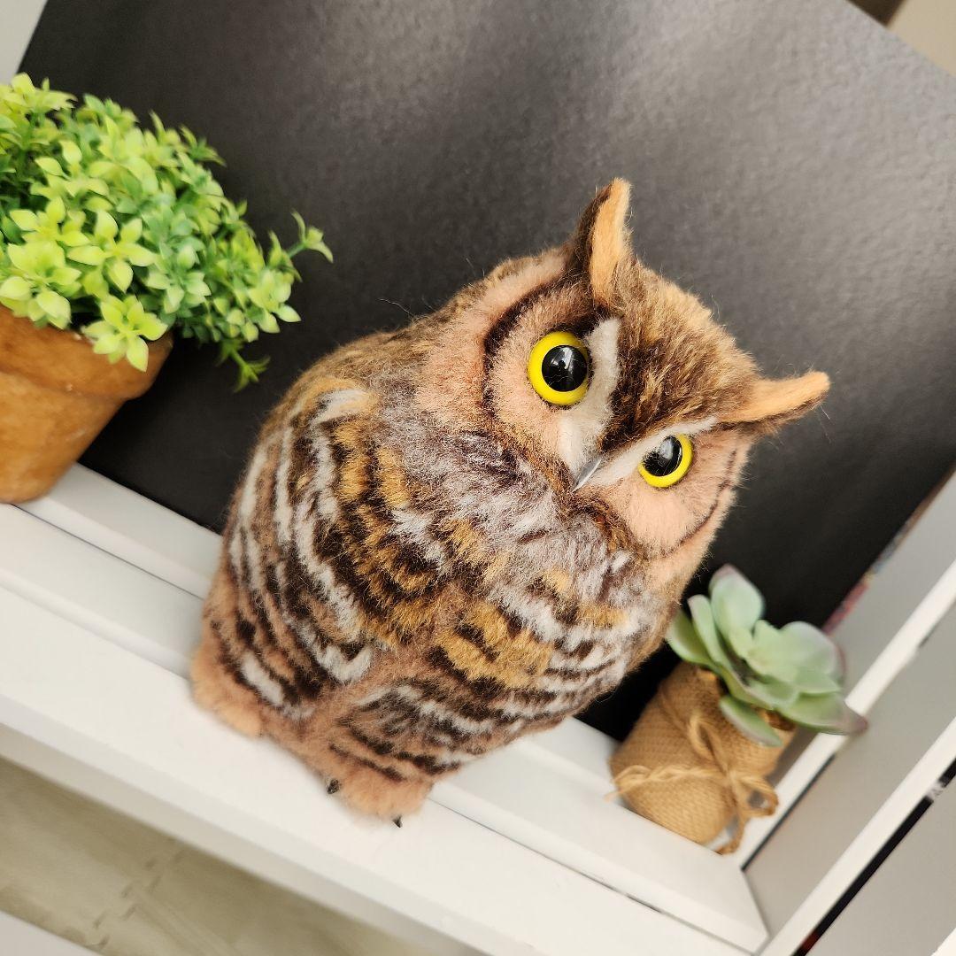 羊毛フェルト製置物　アメリカワシミミズク　高さ約19cm