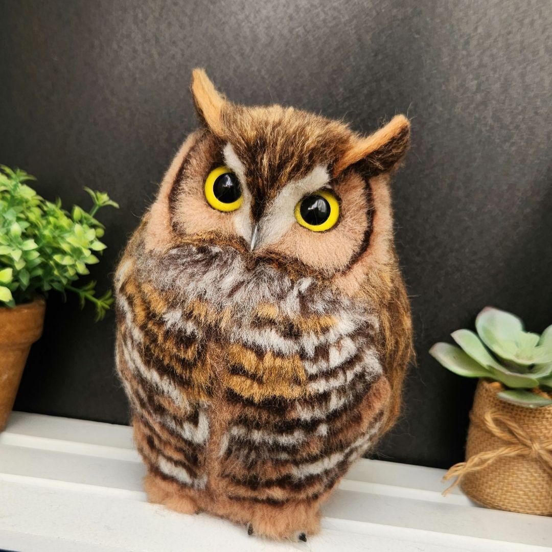 羊毛フェルト製置物　アメリカワシミミズク　高さ約19cm