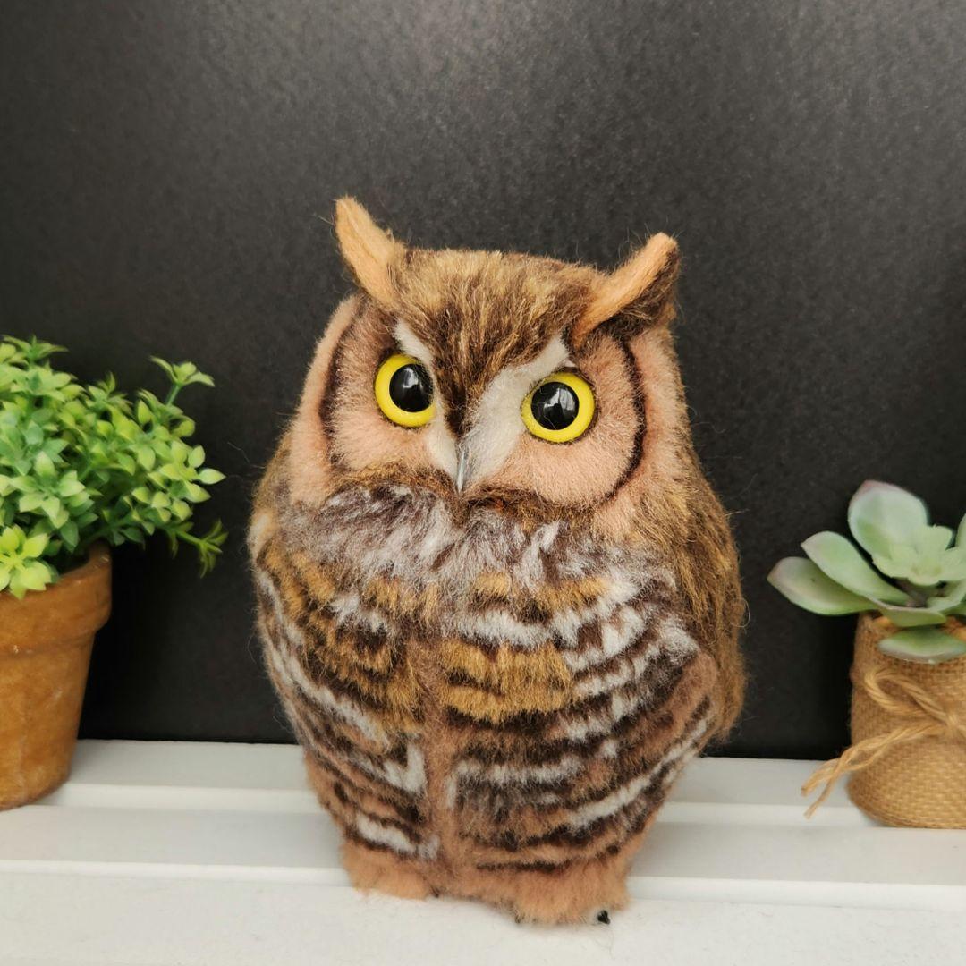 羊毛フェルト製置物　アメリカワシミミズク　高さ約19cm