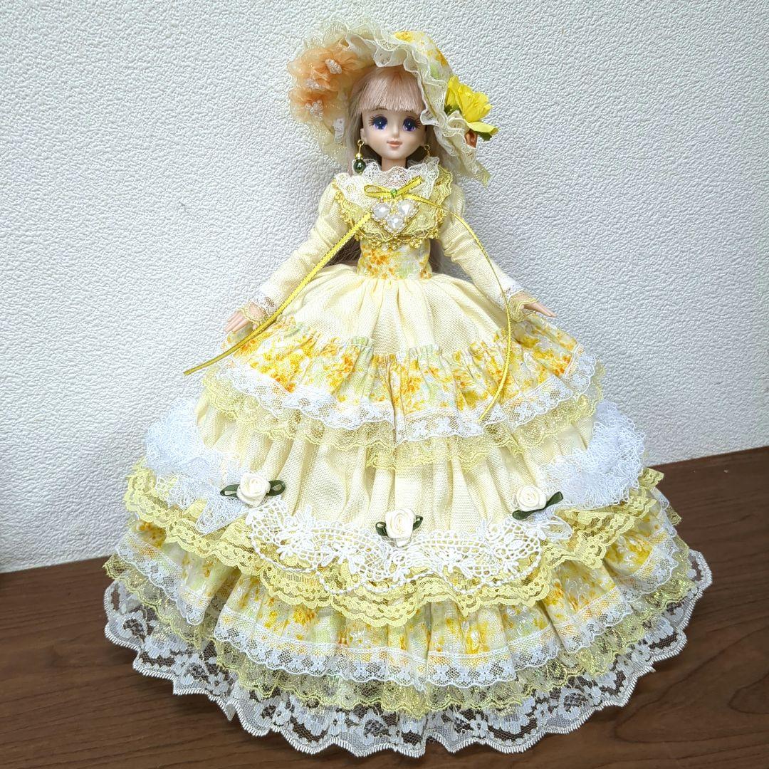 コ*ズ様 ジェニーフレンド27cmドール服　黄色♡レースとギャザーのドレス