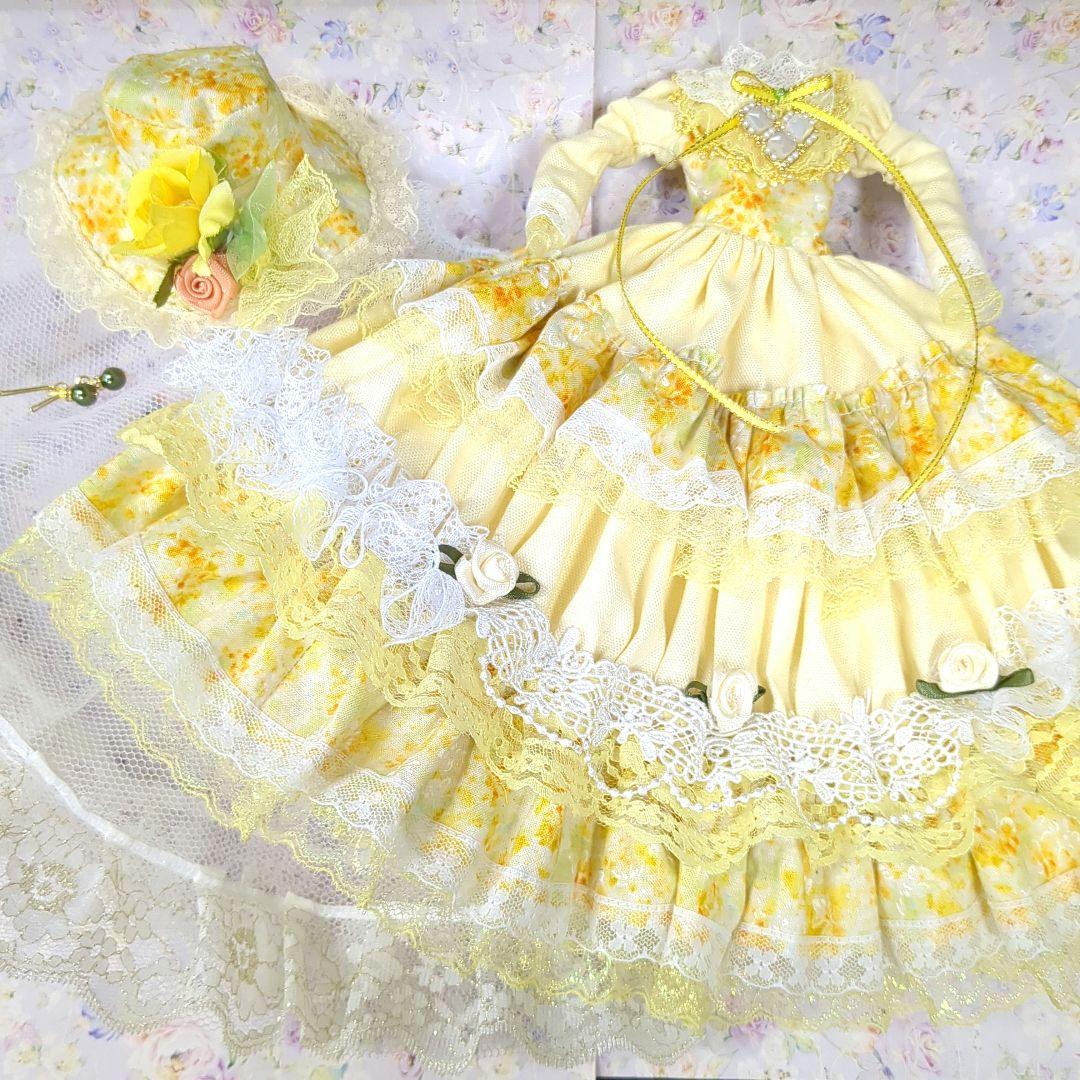 コ*ズ様 ジェニーフレンド27cmドール服　黄色♡レースとギャザーのドレス