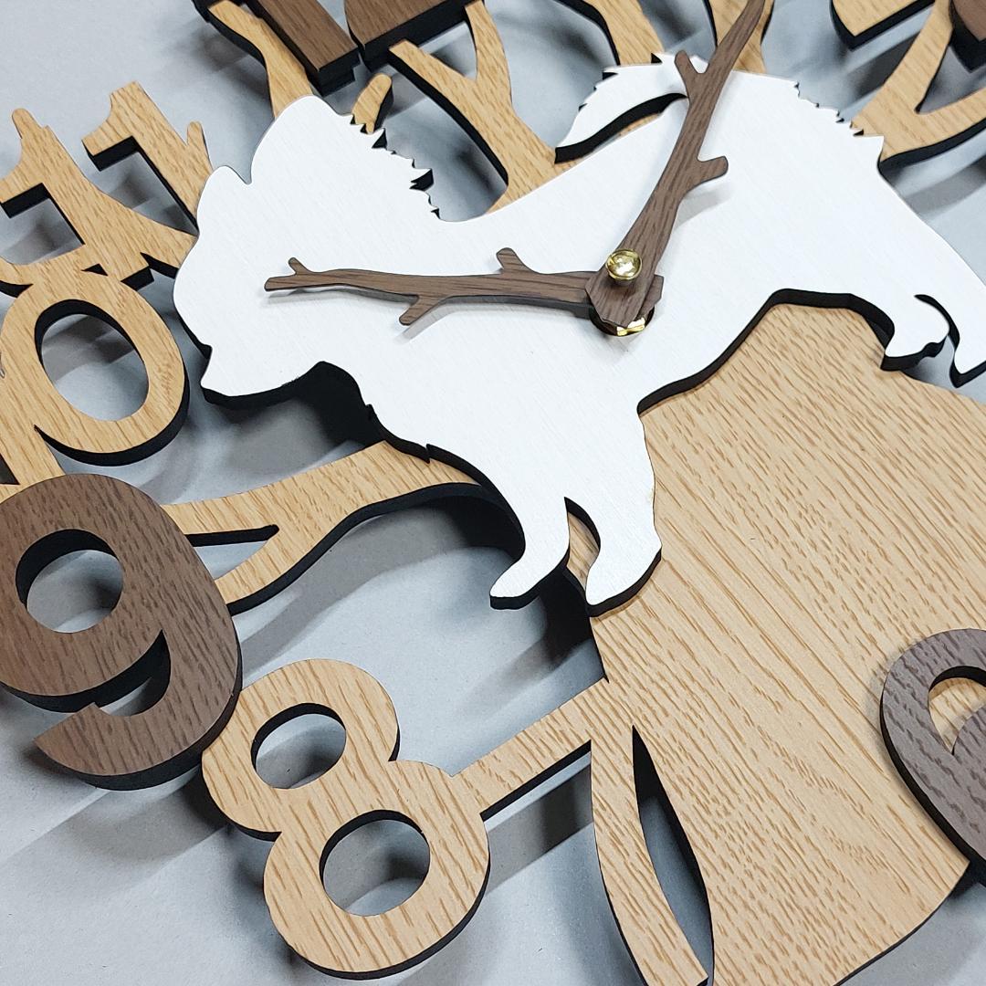 名入れ・文字入れ　木とワンちゃん　デザイン壁掛け静音時計 チワワ　白