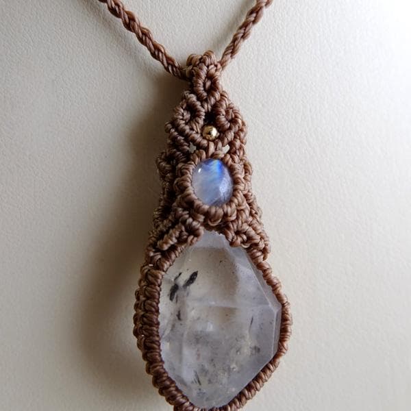 両剣水晶原石・レインボームーンストーン マクラメ編みペンダントネックレス3515