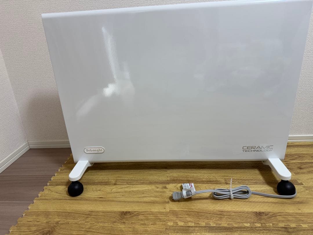 美品　価格交渉有　デロンギ　コンベクタヒーター　ホワイト