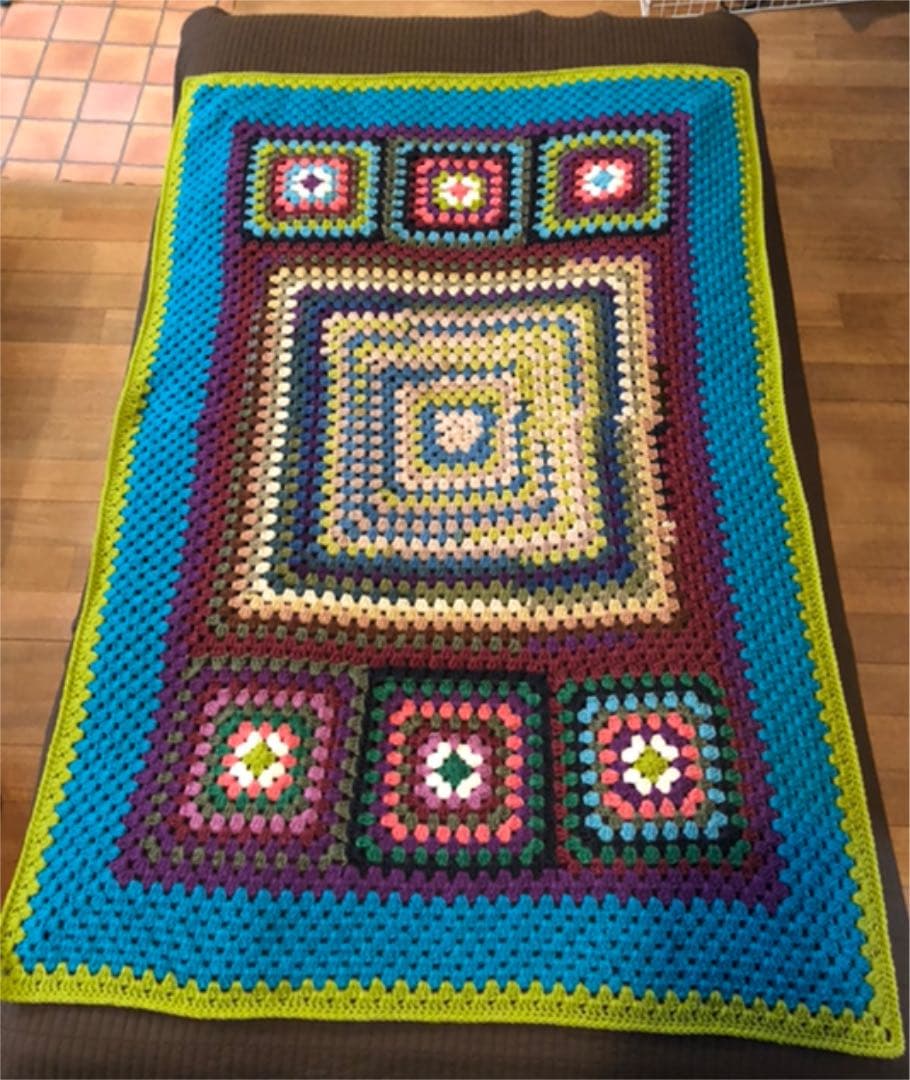 グラニースクエア  ブランケット　マルチカバー　ハンドメイド　かぎ針編み