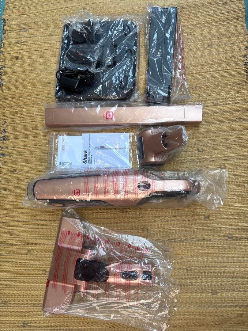 Shark シャーク　充電式サイクロンスティッククリーナー　CH966JLC