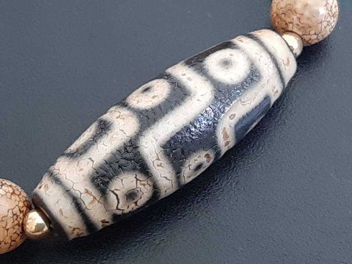 チベットジービーズ 西蔵天珠 至純天珠 火供龍紋九眼天珠虎牙天珠のブレスレット