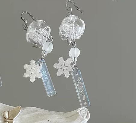 ハンドメイド 風鈴ピアス 雪の結晶 クリア