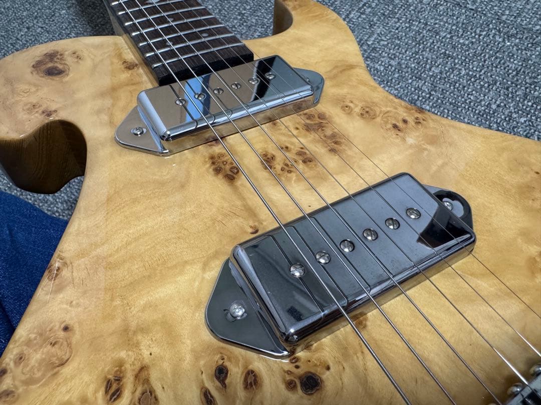 新品同様 オリジナルエレキギター バールメープル トラピーズテールピース