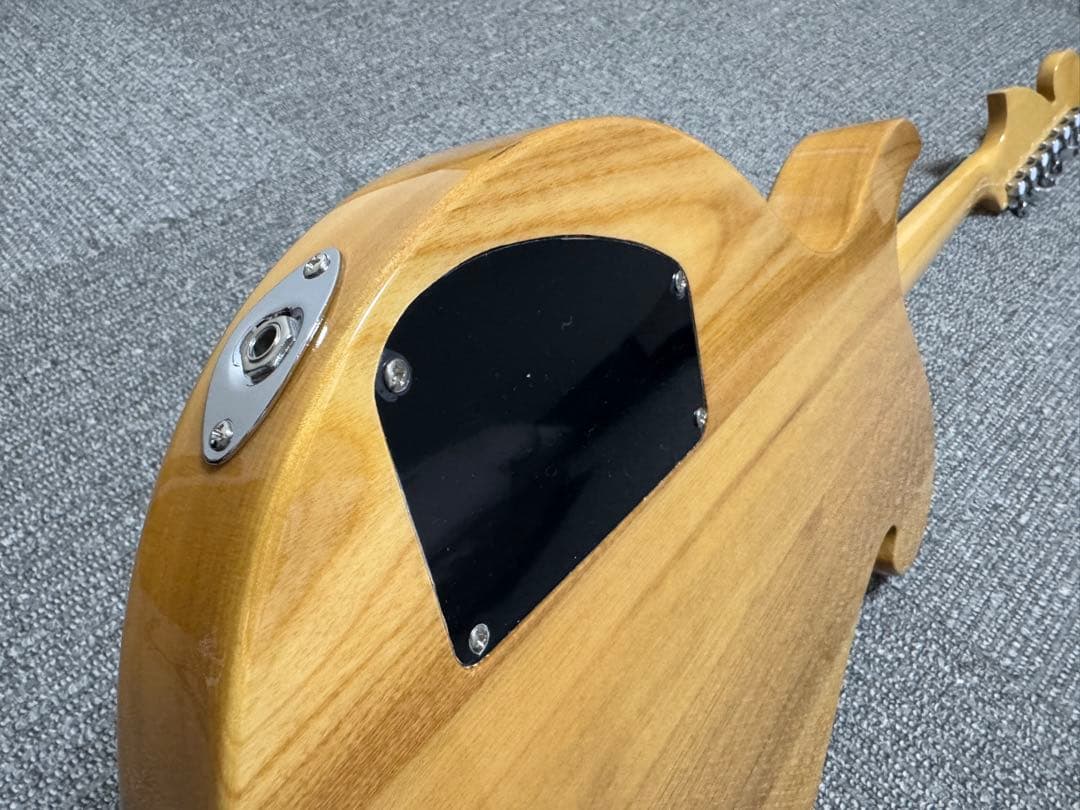 新品同様 オリジナルエレキギター バールメープル トラピーズテールピース