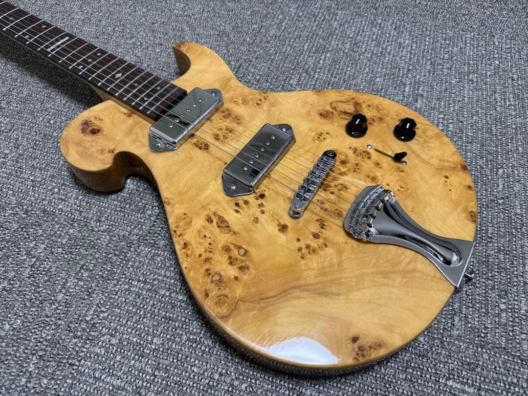 新品同様 オリジナルエレキギター バールメープル トラピーズテールピース