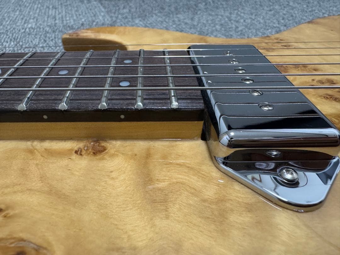 新品同様 オリジナルエレキギター バールメープル トラピーズテールピース