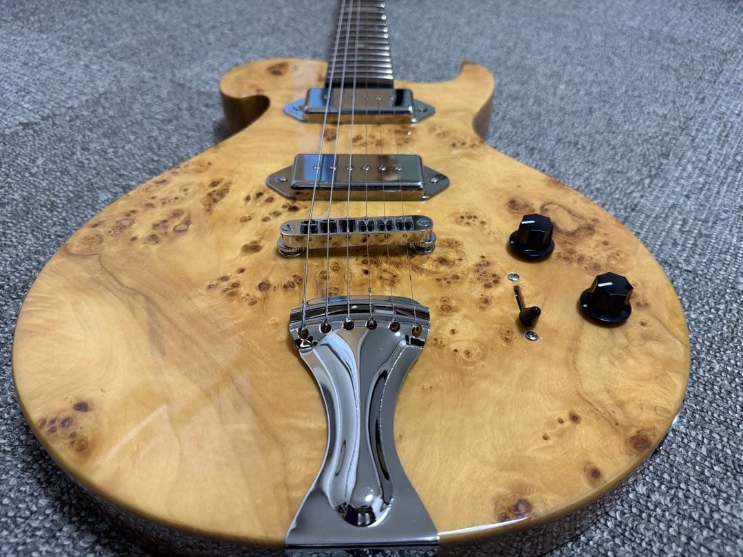 新品同様 オリジナルエレキギター バールメープル トラピーズテールピース