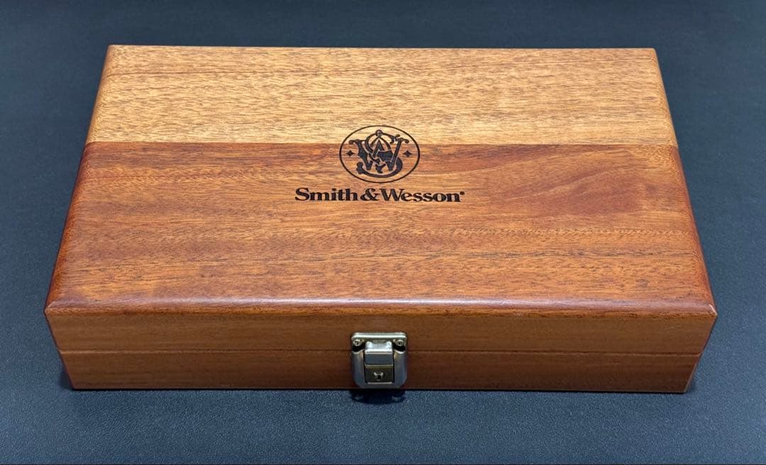 S&W社純正品 木製高級プレゼンテーションケース 実物