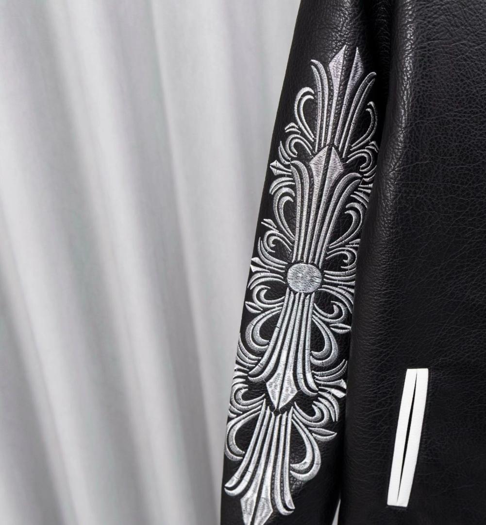 ブラック刺繍 スタジアムジャケット chrome