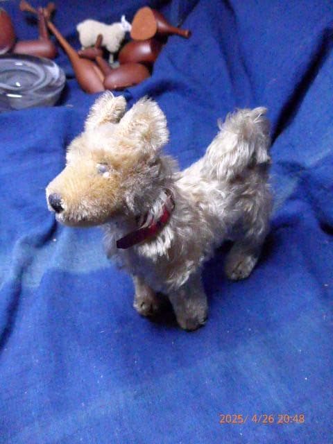 50年代のシュタイフの犬のぬいぐるみです。貴重です