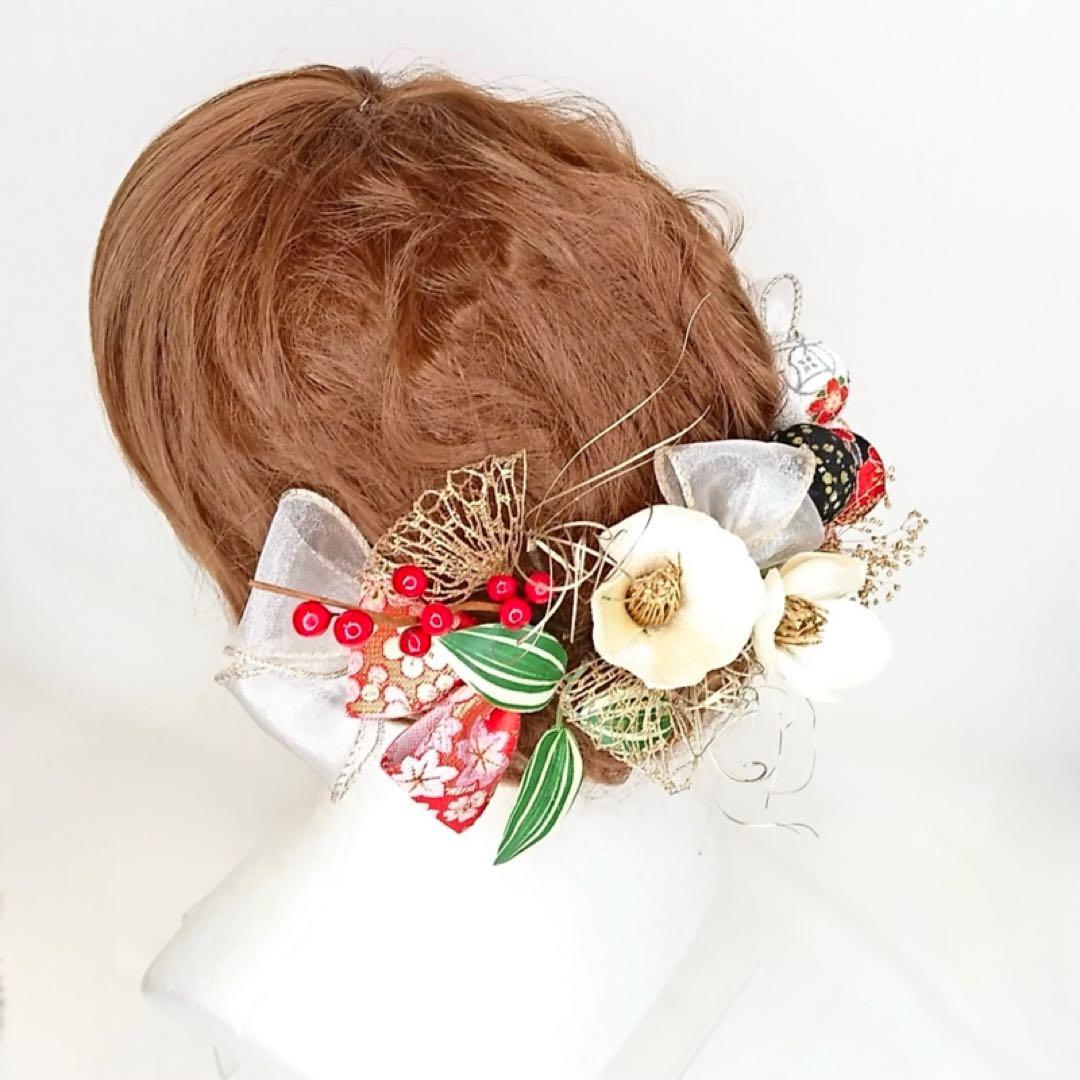 椿と和玉とちりめん紐の髪飾り 成人式 卒業式 七五三 赤 オフホワイト 造花 白