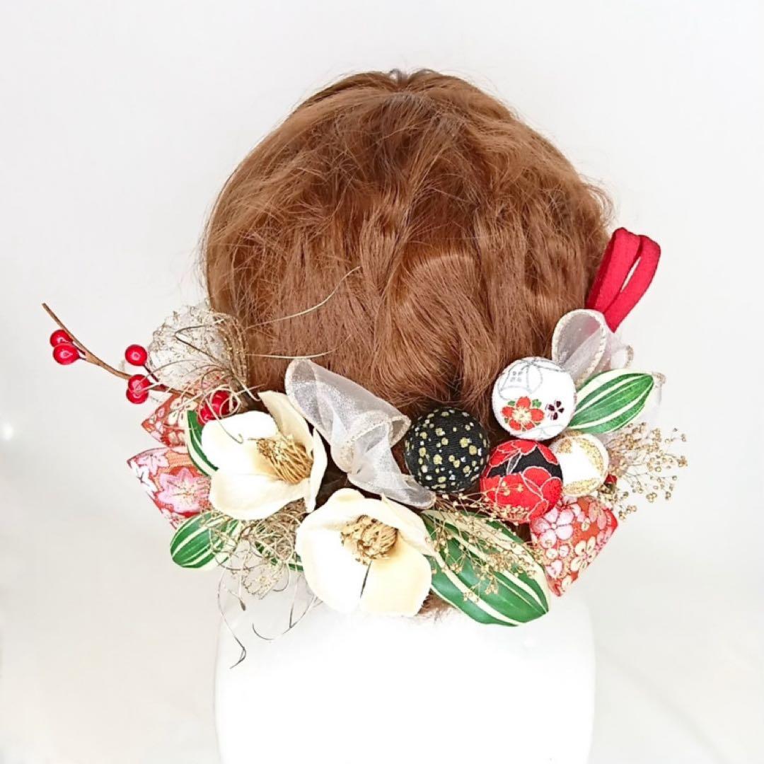 椿と和玉とちりめん紐の髪飾り 成人式 卒業式 七五三 赤 オフホワイト 造花 白