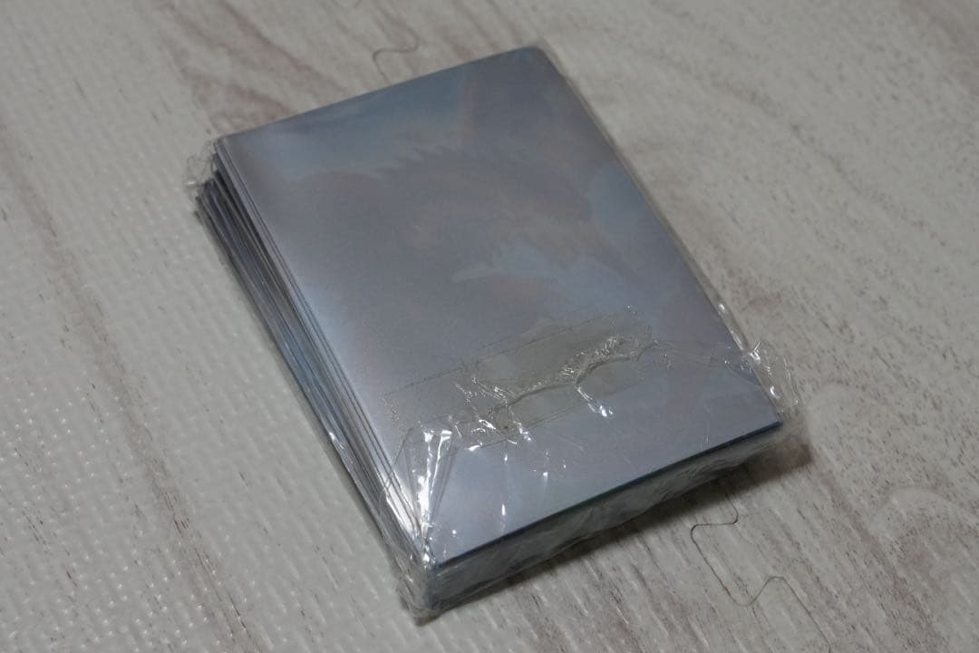 開封品未使用　50枚　リオレウス　モンスターハンター　モンハン　スリーブ