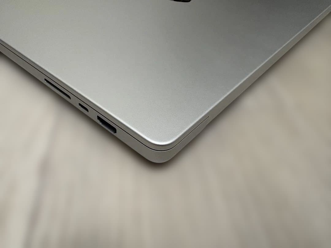 Apple MacBook Pro 16インチ