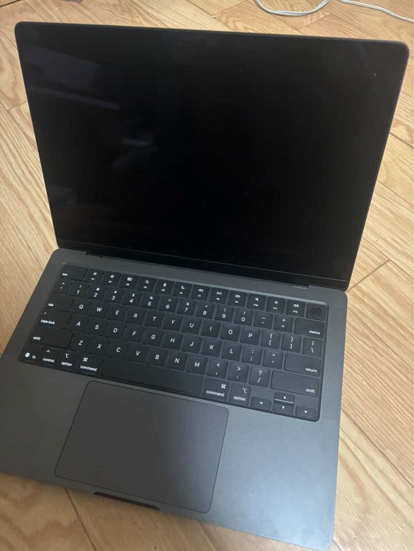 Mac book m5 14インチ