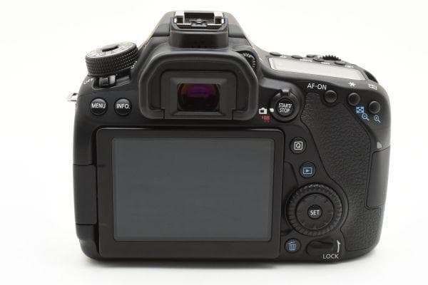 【美品】キャノン Canon EOS80D レンズキット 《S数2143回》