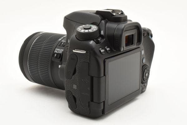 【美品】キャノン Canon EOS80D レンズキット 《S数2143回》