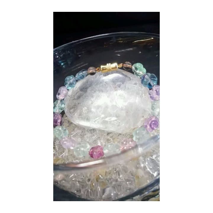 四葉クローバーフローライトの銅ワイヤーとマグネットの女性用ブレスレット２