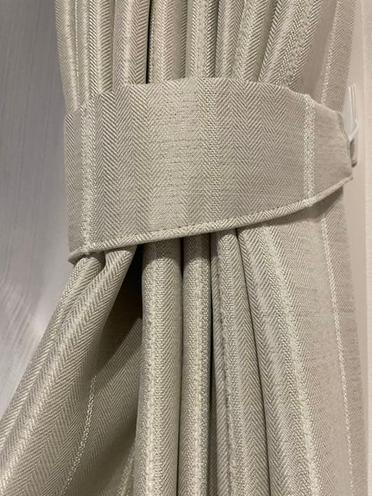 美品　布カーテン　2枚