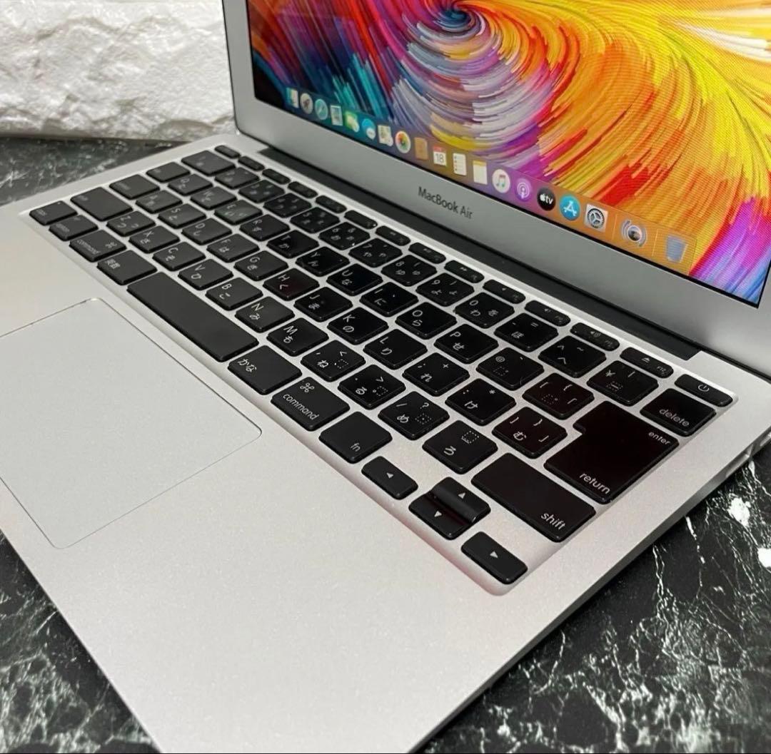 初心者・学生向け薄型ノートパソコン MacBook Air Ventura搭載