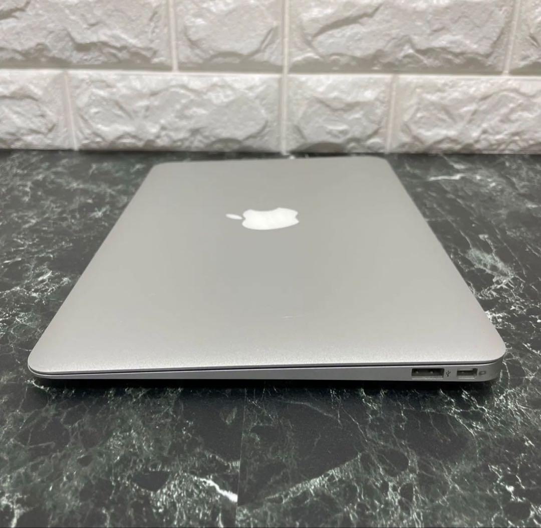 初心者・学生向け薄型ノートパソコン MacBook Air Ventura搭載