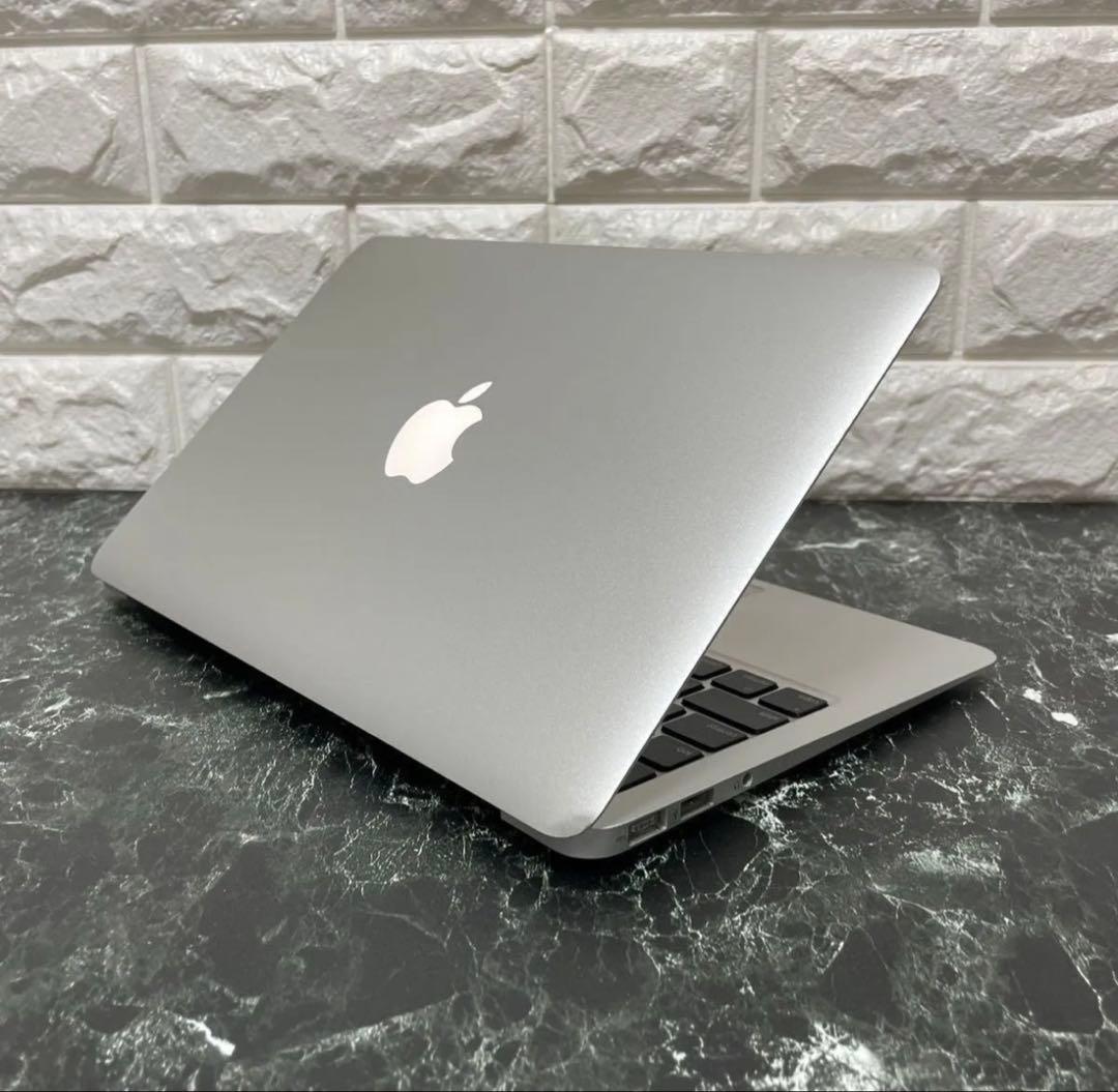 初心者・学生向け薄型ノートパソコン MacBook Air Ventura搭載