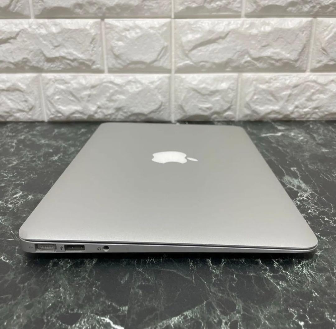 初心者・学生向け薄型ノートパソコン MacBook Air Ventura搭載