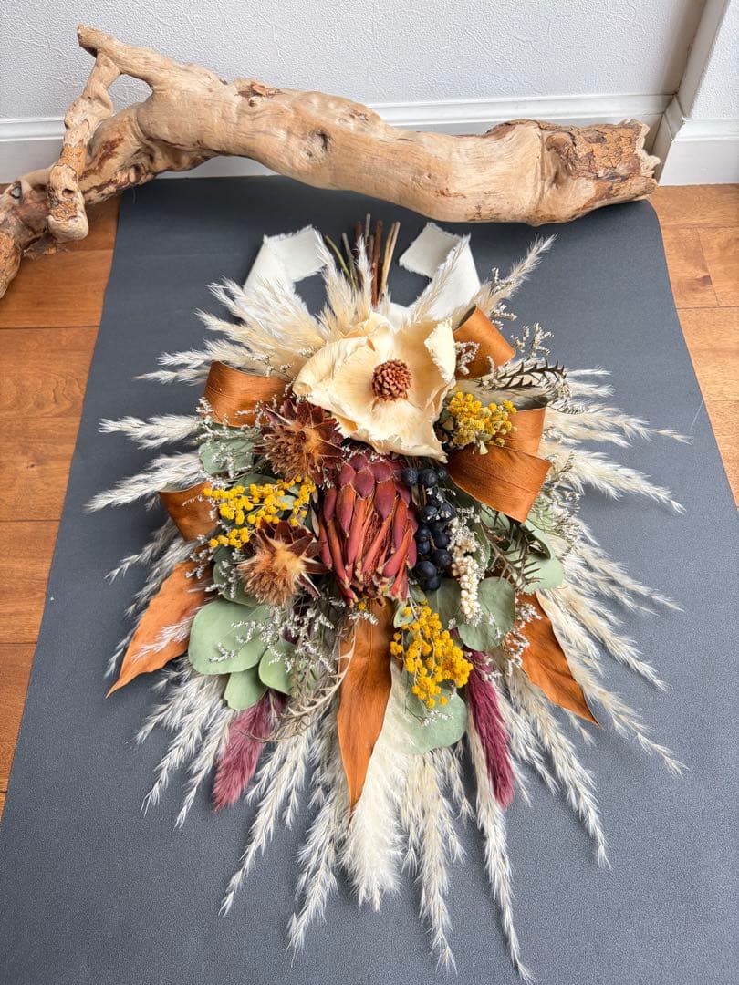 ミモザとプロテアのブーケ　ドライフラワースワッグ　インテリア　ウェディングブーケ