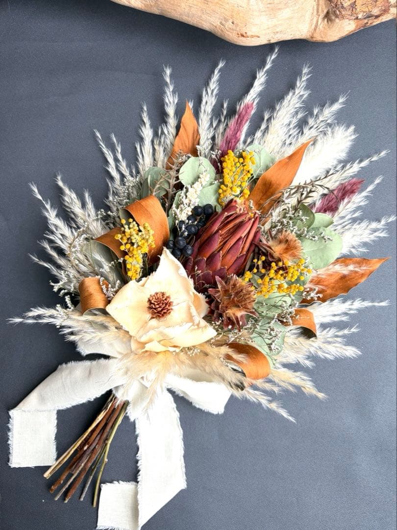 ミモザとプロテアのブーケ　ドライフラワースワッグ　インテリア　ウェディングブーケ