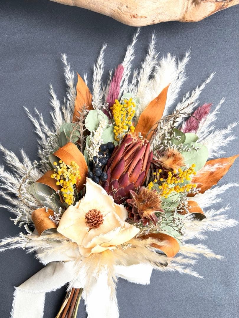 ミモザとプロテアのブーケ　ドライフラワースワッグ　インテリア　ウェディングブーケ