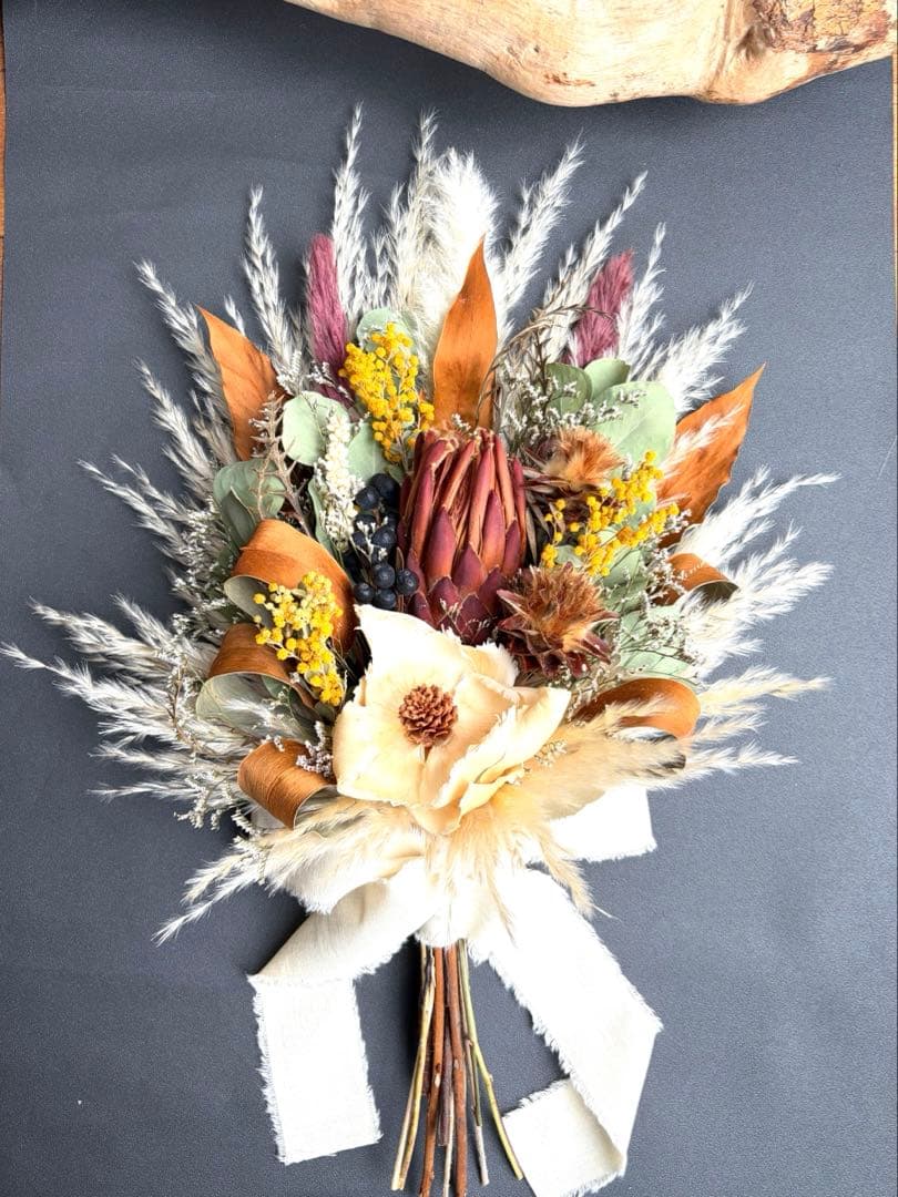 ミモザとプロテアのブーケ　ドライフラワースワッグ　インテリア　ウェディングブーケ