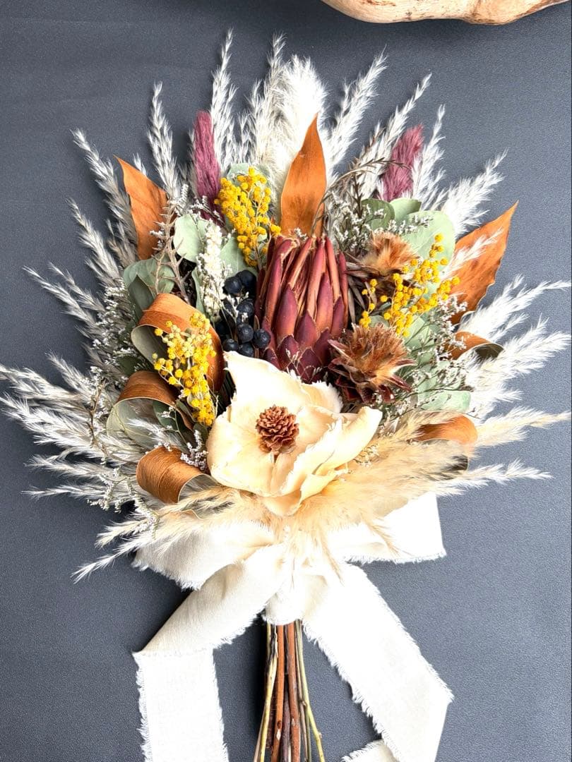 ミモザとプロテアのブーケ　ドライフラワースワッグ　インテリア　ウェディングブーケ