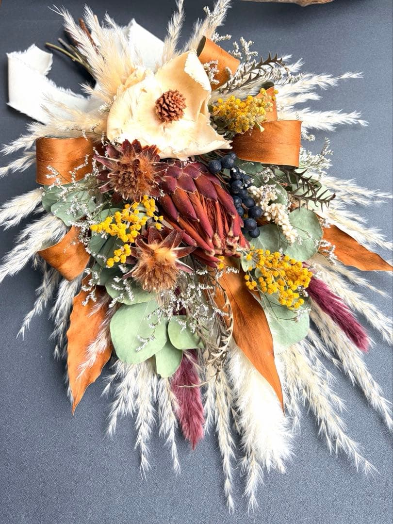 ミモザとプロテアのブーケ　ドライフラワースワッグ　インテリア　ウェディングブーケ